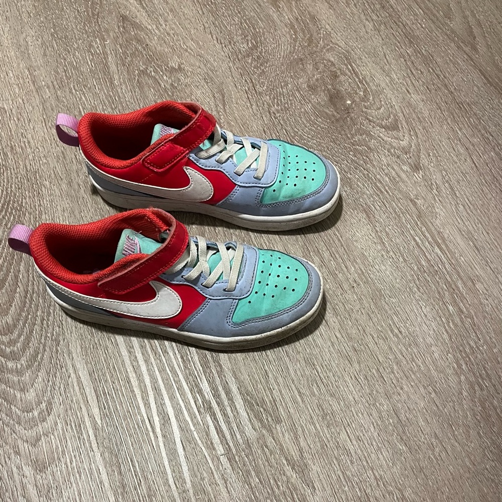 Nike Kids Sneakers in Red and Aqua